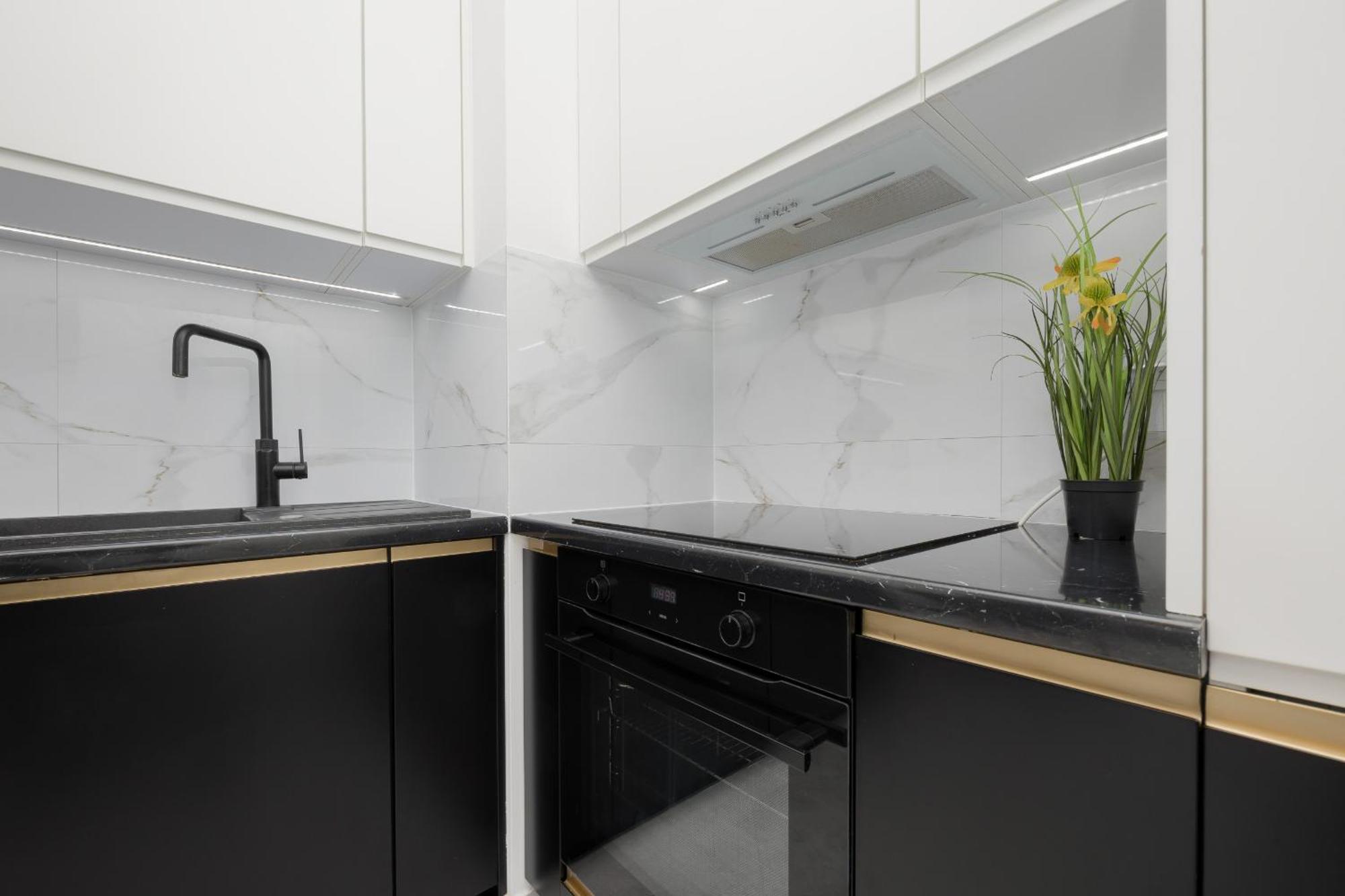 Apartment With Balcony & Parking In Warsaw By Noclegi Renters Exterior foto